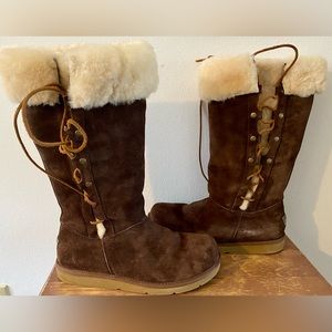 Women’s side lace up Ugg boots in the espresso with shearling cuff